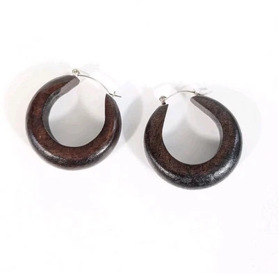 Большие массивные серьги-кольца из темного дерева - Изображение 1 из 4