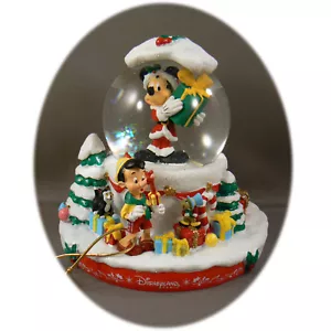 Exclusivo globo de nieve Disneyland París - Navidad Mickey Pinocho - Imagen 1 de 6