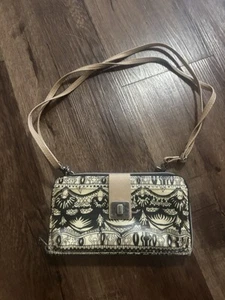 SAKROOTS Wristlet Wallet ONE WORLD Black and Off White Artist Circle - Picture 1 of 4