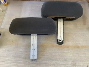 Par de reposacabezas delanteros de tela gris derecho izquierdo Ford Mustang 1994-2004 OEM - Imagen 1 de 5