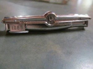 Chrysler Imperial 1965 modelo AMT parachoques trasero - Imagen 1 de 2