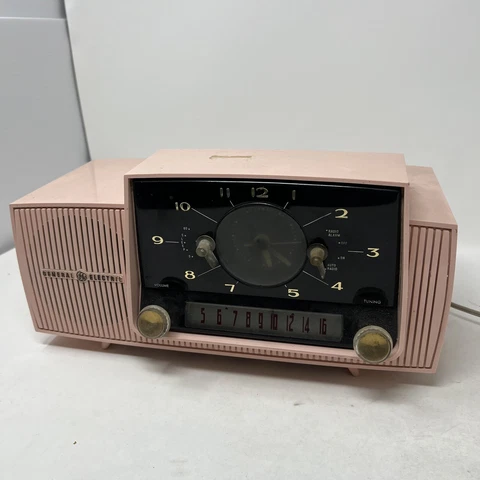 VINTAGE Princess Pink General Electric Model C-431A Tube GE AM Clock Radio 30 Cover