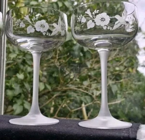 Pair Avon Hummingbird Crystal Champagne Saucers/Glasses - Picture 1 of 1