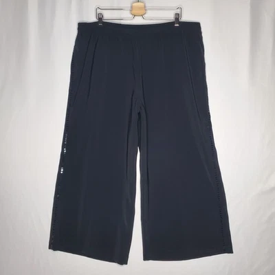 Calça social Ulla Popken perna larga feminina 24/26 preta ajuste completo listra lateral - Imagem 1 de 4