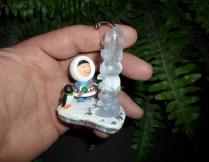 2016 FROSTY FRIENDS - Eskimo w totem pole - Hallmark Christmas ornament - 37th - Picture 1 of 5