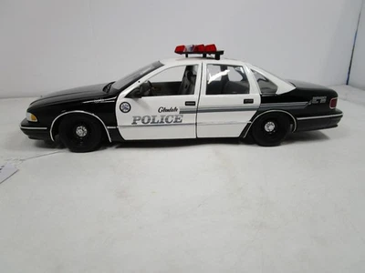 UT MODELS 1/18 GLENDALE POLICE 1996 CHEVY CAPRICE USED NICE *MISSING PARTS* - Image 1 of 4