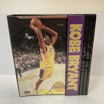 Fichário de cartão vintage 1998 Starline LA Lakers KOBE BRYANT #8 3 anéis! Dunk NBA HTF - Imagem 1 de 4