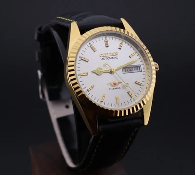 Vintage Citizen Automatic Men's Wrist Watch  8200A Japan Movement -Day/Date - Image 1 of 4