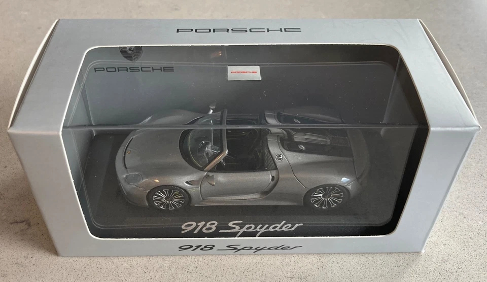 1/43 Porsche 918 Spyder production 2013 silver Minichamps dealer edition - Image 1 of 1