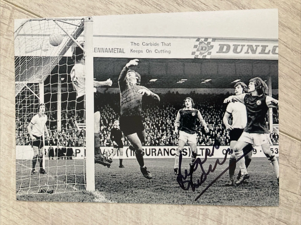 Brian Little Aston Villa Hand Signed 7x5 photo Autograph - Image 1 of 1