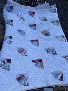 Beautiful vintage feed sack fan style quilt 66 x 76 - Picture 1 of 8