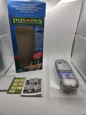 Pass the Pigs Juego de Dados 2021 Winning Moves Estuche de Viaje - Completo Foto 1 de 4