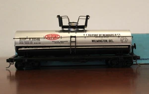 HO Scale ATHEARN Dupont Tanker SHP X 3246 - Picture 1 of 4