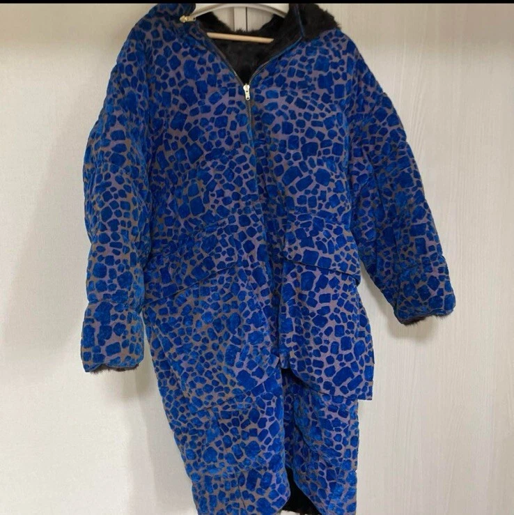 Abrigo de piel FENDI azul talla S estampado leopardo algunos daños. Foto 1 de 4