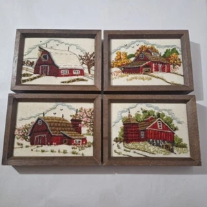 Crewel gerahmte Nadelspitze rote Scheune Lot. 4 insgesamt 8"×6" braune Holzrahmen - Bild 1 von 9