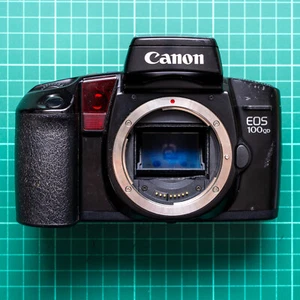 Canon EOS 100QD πΈ Autofocus SLR 35mm Film Camera β
WORKS PERFECTLY - Picture 1 of 5