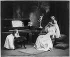 Photo : Qui est-ce ?, C1900, piano, jeune femme avec enfants