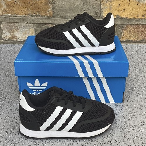 Adidas Originals N 5923 Scarpe da ginnastica per neonati nere bianche Taglia UK 7