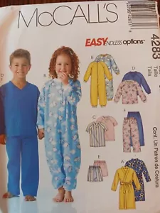 McCall's M4283 einfaches Muster - Kleinkinder & Kinder Bademantel, Overall, Top, Shorts - Bild 1 von 4