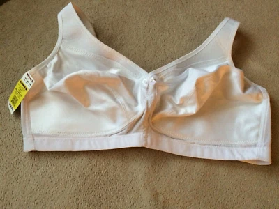 Glamorise 40DD White Magic Lift Active Support Soft Cup Bra Style 1005 NWT - Image 1 of 4