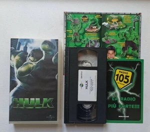VHS HULK ed UNIVERSAL con brochure GIOCHI PREZIOSI - Picture 1 of 2