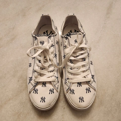 Row One NY Yankees  Mlbp Unisex Sneakers Shoes Men's 6/W 7.5 white Cover