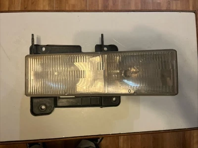 Фара со стороны пассажира для пикапа CHEVROLET 3500 1990-02 годов выпуска - Изображение 1 из 4