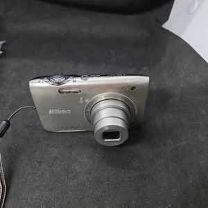 Cámara digital Nikon COOLPIX S3100 14,0 MP plateada - sin cargador probado #8 - Imagen 1 de 7