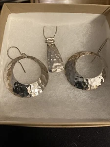 Hammered sterling silver necklace and earrings - Picture 1 of 1