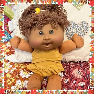 Smiley Cabbage Patch Kinder Puppe Play Along Jakks Baby Mädchen AA dunkle Haut - Bild 1 von 14