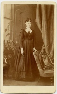 Young Woman with House plant ,Vintage CDV Photo by W. Gamsby , Lindsay ON Canada - Picture 1 of 2