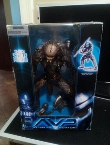 *RARE* 2006 McFarlane Toys 12" AvP Scar Predator Action Figure *NEW* - Picture 1 of 7