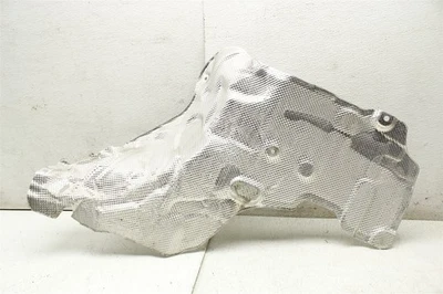 Mercedes-Benz C63 AMG 2017 cubierta de panel de protección térmica  Foto 1 de 4