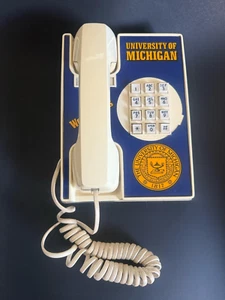TELÉFONO DE ESCRITORIO VINTAGE CON BOTÓN PULSADOR DE LA UNIVERSIDAD DE MICHIGAN WOLVERINES - Imagen 1 de 6