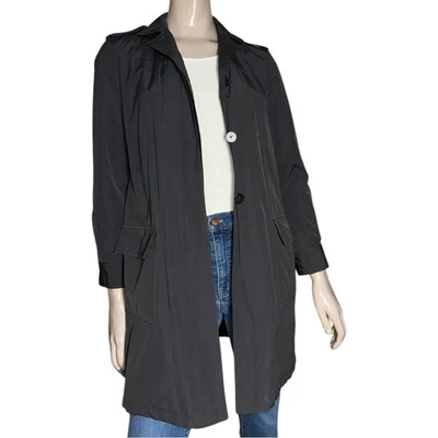 Chaqueta gabardina Armani Collezioni para mujer talla 2 negra aislada 3/4 con cinturón Foto 1 de 4