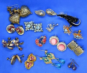 Lot of Vintage Clip On, Hook, Screw back Earrings, glass crystal metal plastic - Bild 1 von 12