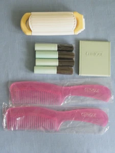 Clinique Folding Brush, 2 Pink Detangler Combs, 4 Make-up Brushes, Mirror - Picture 1 of 9