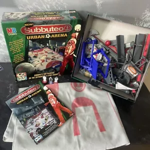 Juego de fútbol Subbuteo Urban Arena de MB Games Hasbro 2005 completo y en excelente estado - Imagen 1 de 9
