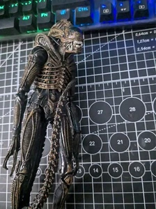 NECA ALIENS brown xenomorph warrior figure GENUINE - Picture 1 of 2