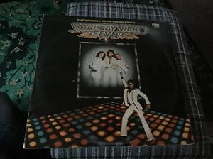 BEE GEES "SATURDAY NIGHT FEVER" SOUNDTRACK DOUBLE VINYL LP RECORDS - Picture 1 of 10