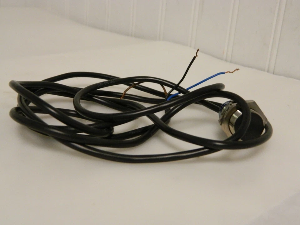 Telemecanique Inductive Proximity Sensor PNP 5mm Detection XS518B1PAL2 - Image 1 of 3