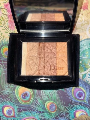 CHRISTIAN DIOR DIORSKIN SHIMMER POWDER - 002 AMBER DIAMOND - Image 1 of 4