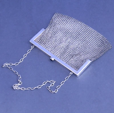 Cartera antigua de malla de eslabones de cadena con cierre de botón de cabujón de piedra azul Foto 1 de 4