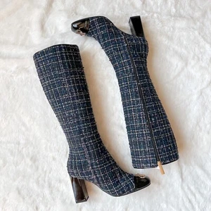 NUEVO EN CAJA Pollini Hecho en Italia Tweed Cuero Botas hasta la Rodilla Bloque Tacón Alto 40IT 9US - Imagen 1 de 6