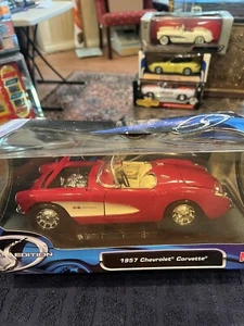 New Maisto 1957 Chevrolet Corvette 1/18 RED&WHITE COVES W/SPECIAL EDITION CONV. - Picture 1 of 9