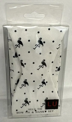 Pajarita de algodón hecha a mano LINEA UOMO blanca con flamencos negros Foto 1 de 4