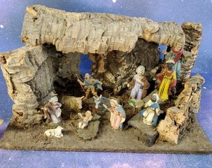 Presepe rustico vintage corteccia sughero legno muschio 12 figure Natale Italia - Foto 1 di 7