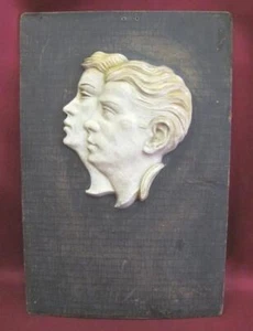 1930s ANTIQUE BAS RELIEF PLASTER MAN & WOMAN M. VINAROV SIGNED  - Picture 1 of 8