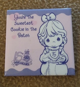 Precious Moments 15th Anniversary Pin "YOU'RE THE SWEETEST COOKIE IN THE BATCH" - Picture 1 of 2