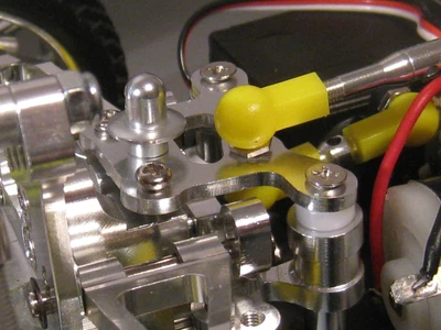 Kyosho Mini Inferno ALLOY FRONT BODY POSTS MOUNT Verbindungspl Alu Part of IH309 - Bild 1 von 2